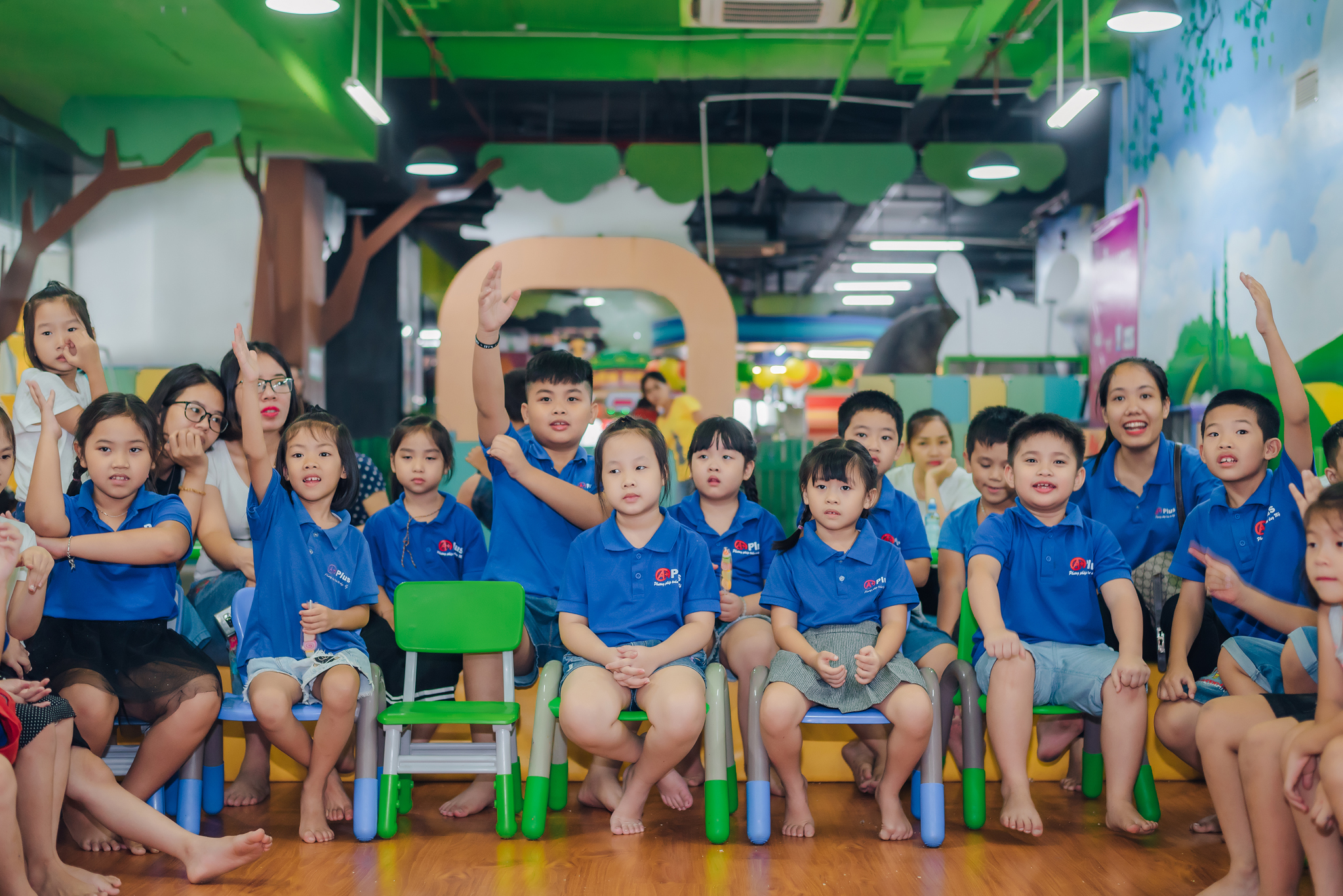 Học sinh Aplus hào hứng tham gia hoạt động cùng giáo viên